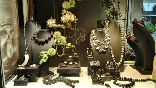  joyeria Obradoiro Escaparate diferentes y llamativo