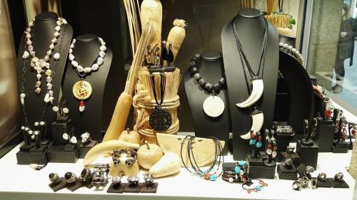 joyeria Obradoiro Escaparate blanco y negro